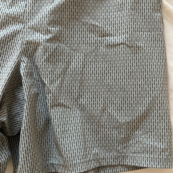 Nike shorts - Picture 2 of 3